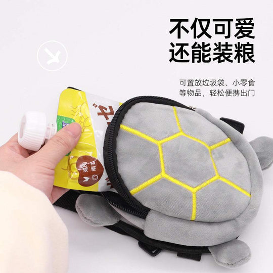 Mochila de cachorro em cinza, feita de veludo, com design de tartaruga e bolso para acessórios.