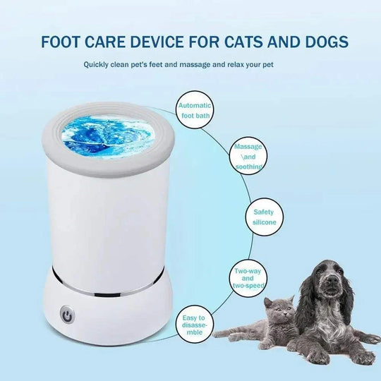 Dispositivo de limpeza automática para patas de cães e gatos, em branco, com água azul visível no interior.